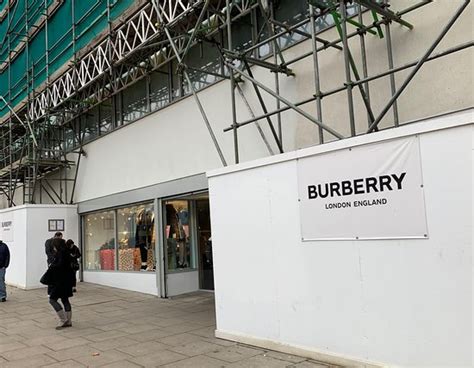 comprare burberry a londra